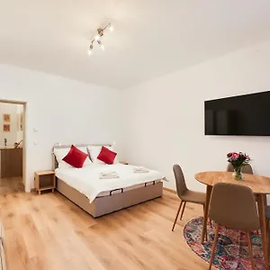  Apartment Malixa - In The Heart Of Next To Metro